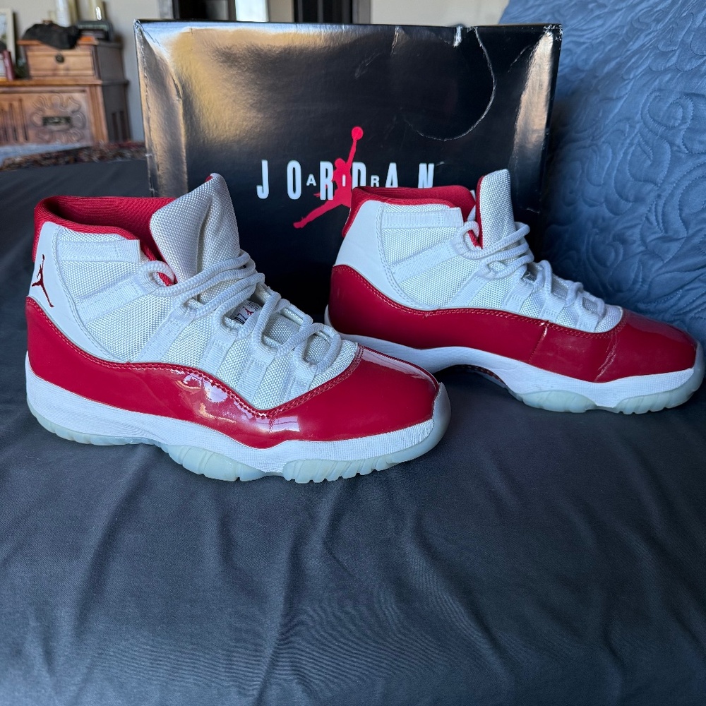 Jordan Men's Red and White Sneakers
